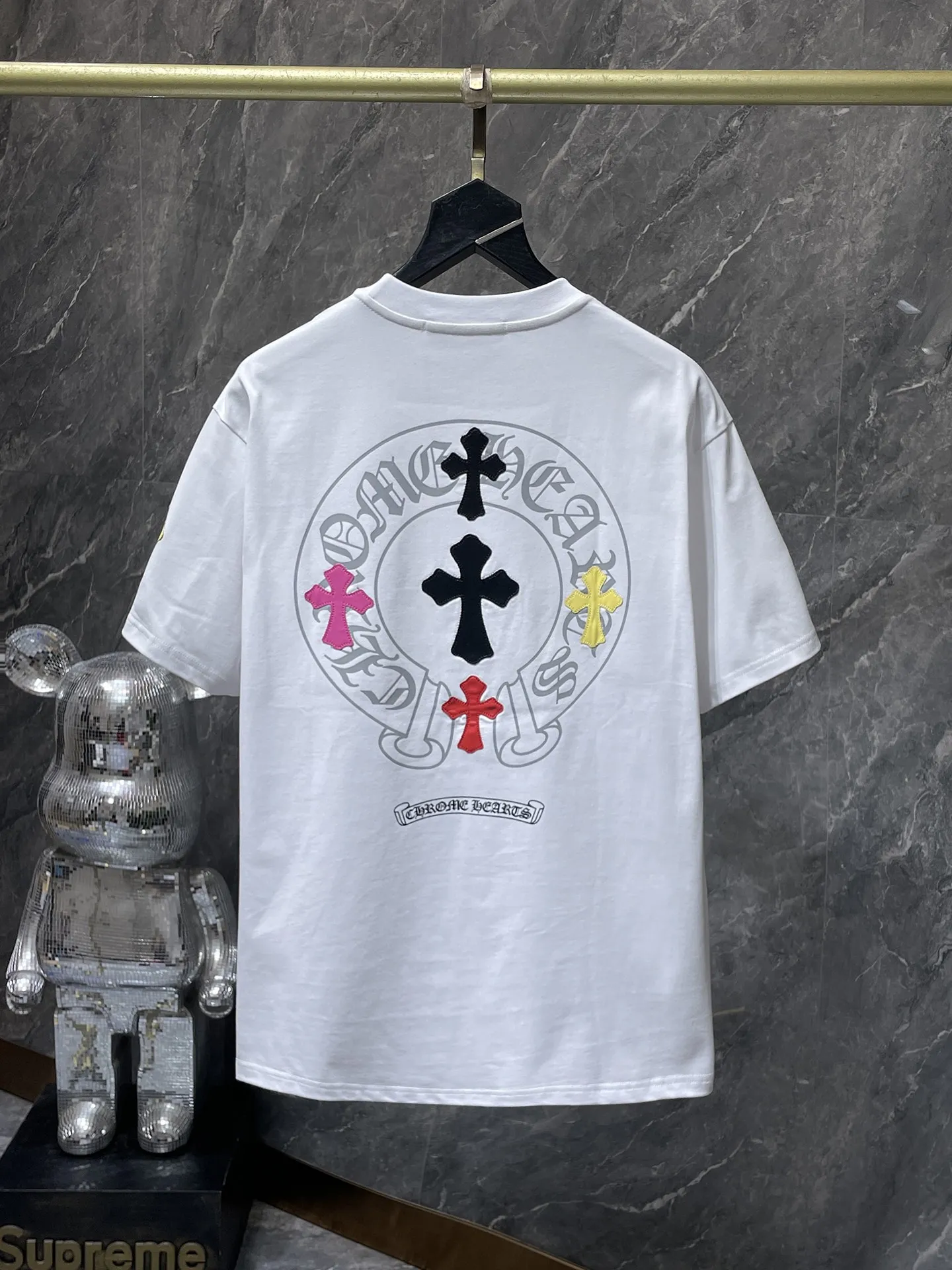 P160 New Chrome Hearts 25ss for summer. High-weight, environmentally friendly and high-quality top-quality fabric. 260g~270g. Chrome colored cross and leather Sanskrit horseshoe short sleeves. Counter synchronization. 1:1 replica version. Recommended colors: white, black.